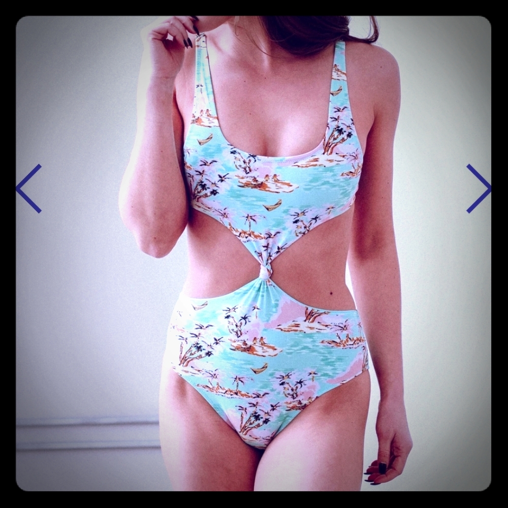 Skinny Dip NWT bathing suit